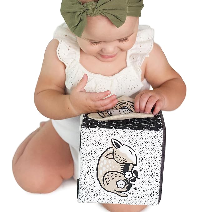 Wee Gallery Soft Block, Baby Sensory Toy with High-Contrast Graphics, Organic Soft Fabric Soft Blocks, Crinkle Flap and Textures, Tummy Time Activity for Babies and Toddlers - Baby Animals